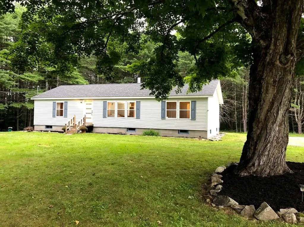 18 Macdonald Lane Buxton ME 04093