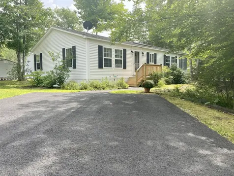 11 Buttercup Circle Auburn ME 04210