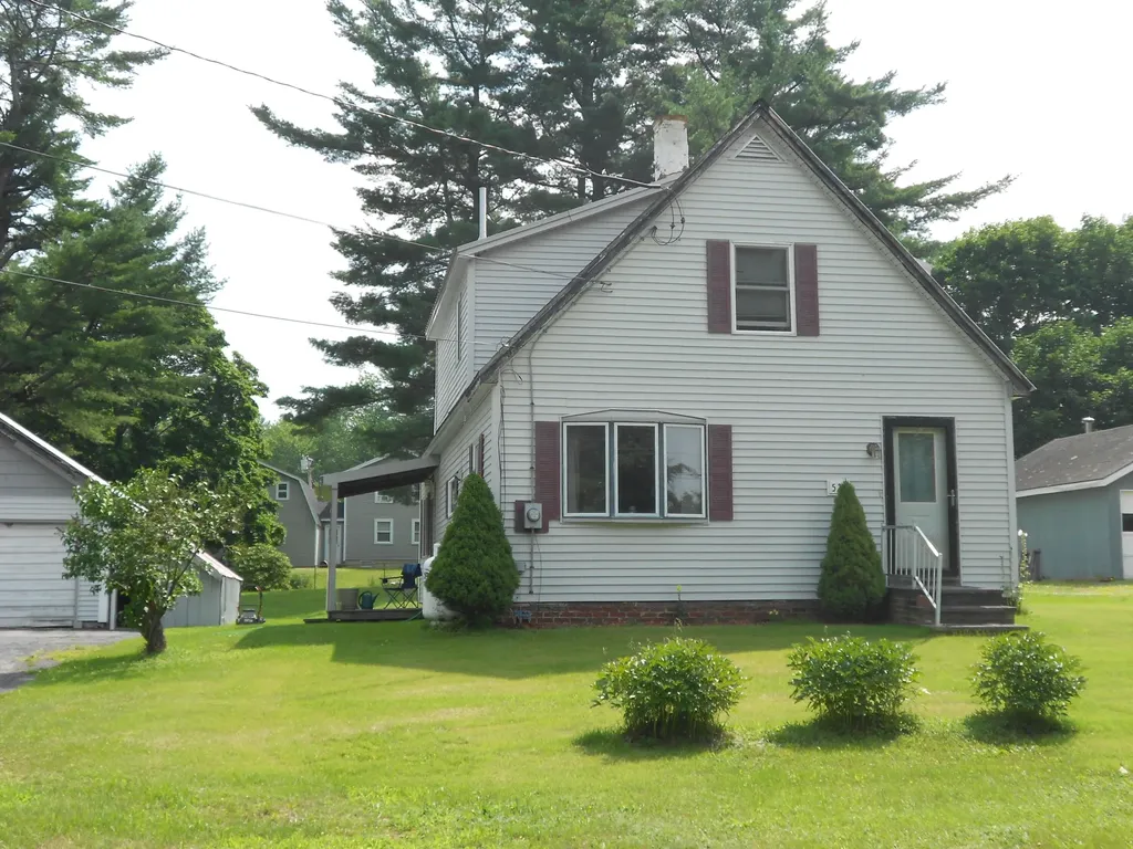 521 North Street Hermon ME 04401