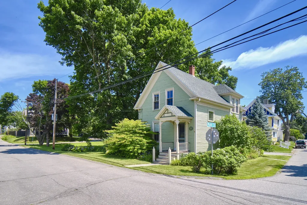 9 Lincoln Street Rockland ME 04841