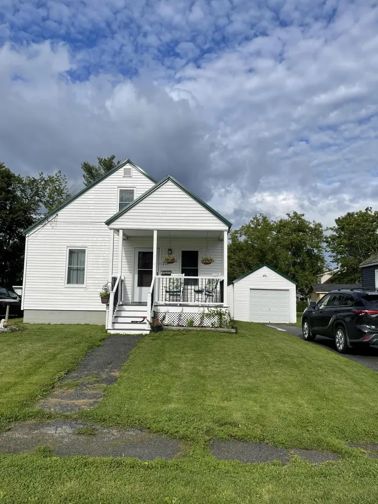 213 Fern Street Bangor ME 04401