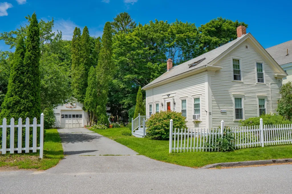 32 Farrin Street Bath ME 04530