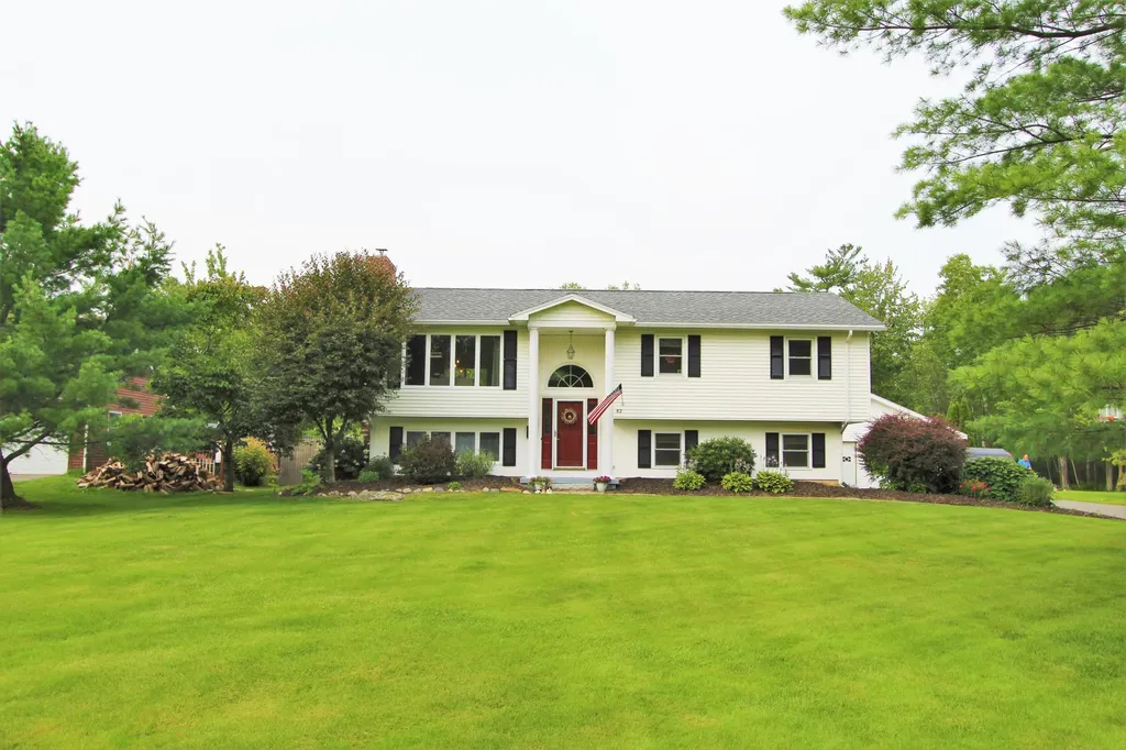 82 Canterbury Road Brewer ME 04412