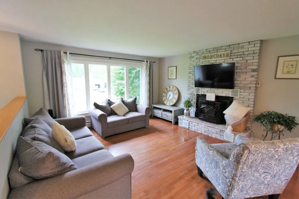82 Canterbury Road Brewer ME 04412