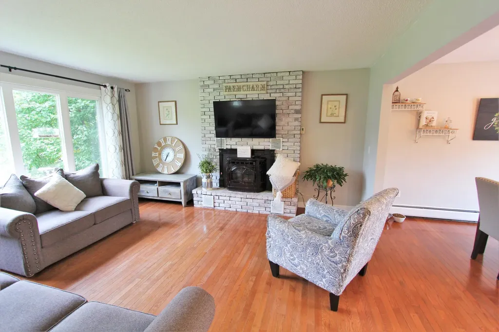 82 Canterbury Road Brewer ME 04412