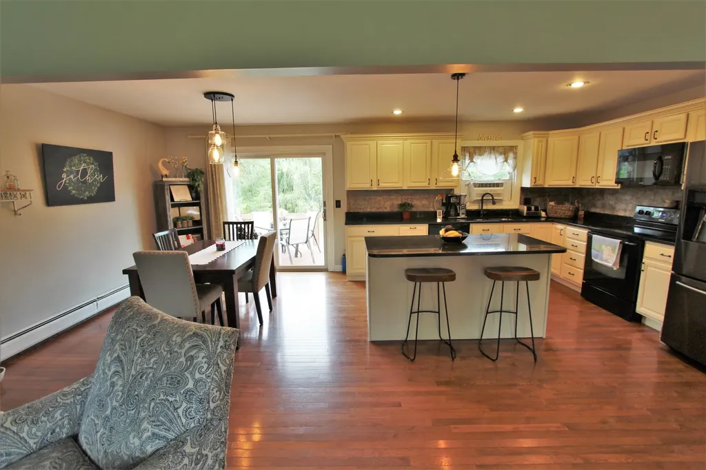 82 Canterbury Road Brewer ME 04412