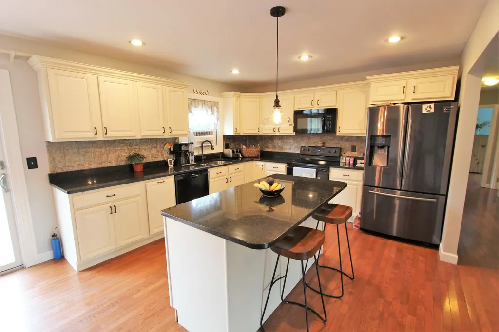 82 Canterbury Road Brewer ME 04412