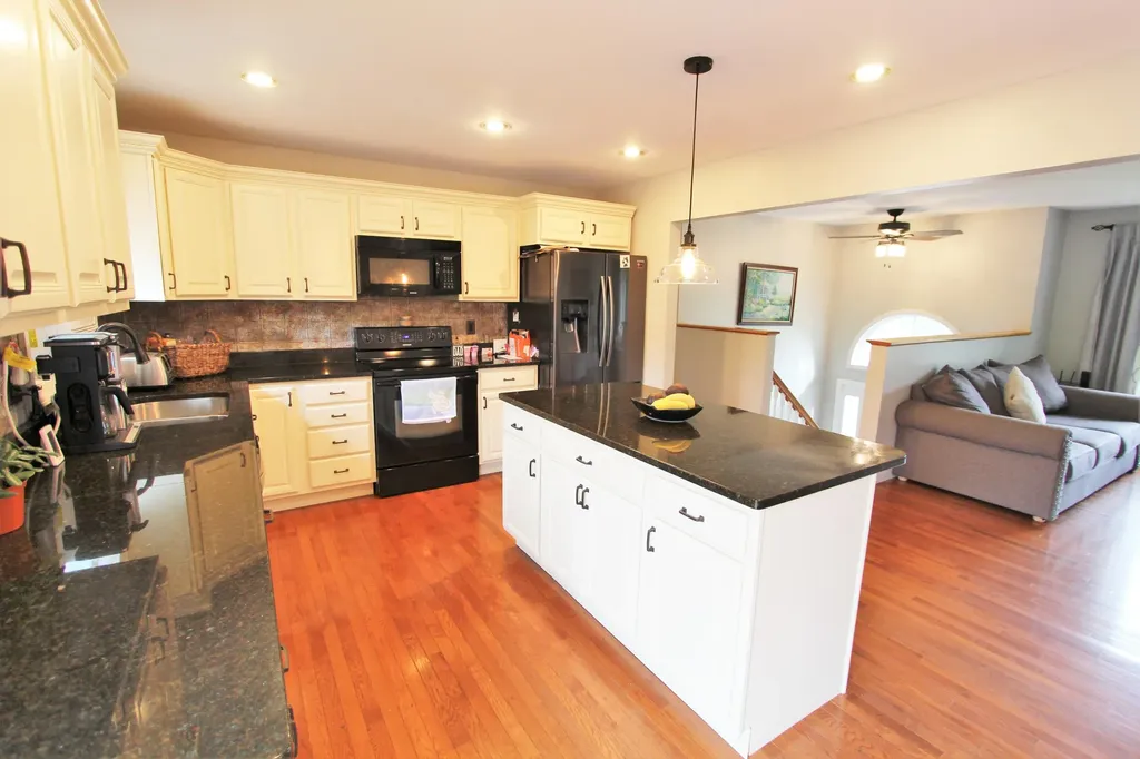 82 Canterbury Road Brewer ME 04412