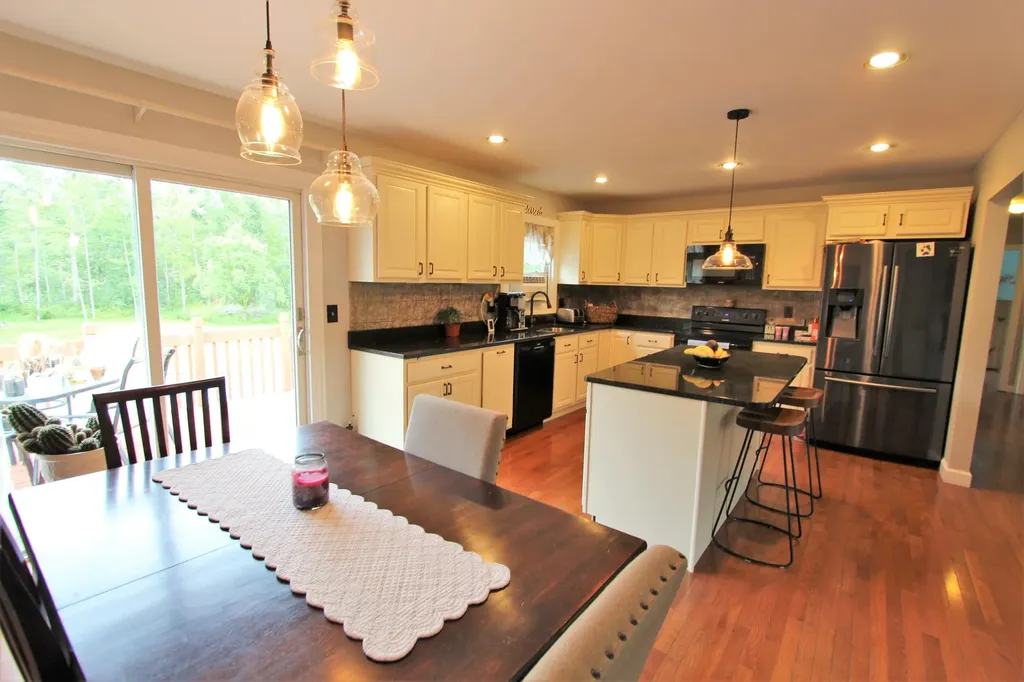 82 Canterbury Road Brewer ME 04412
