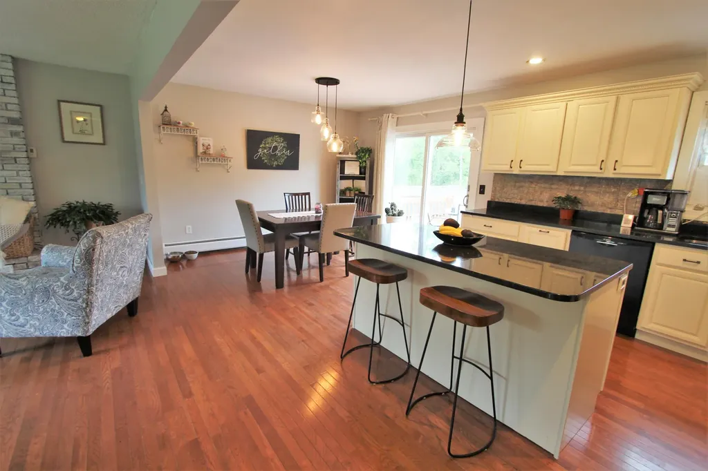 82 Canterbury Road Brewer ME 04412