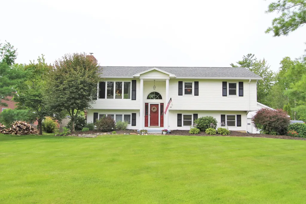 82 Canterbury Road Brewer ME 04412