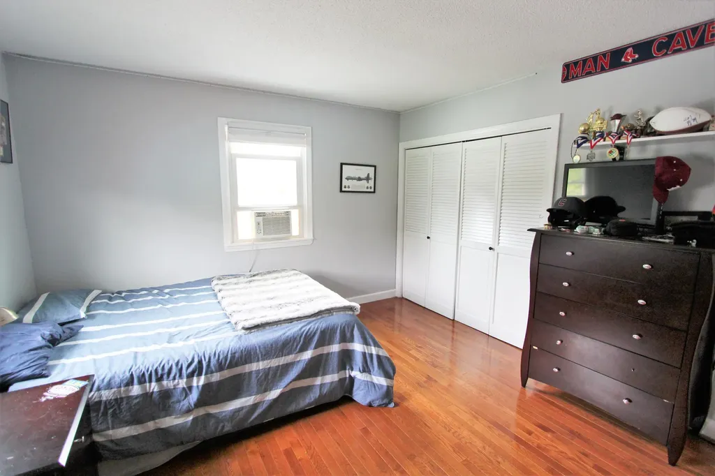 82 Canterbury Road Brewer ME 04412