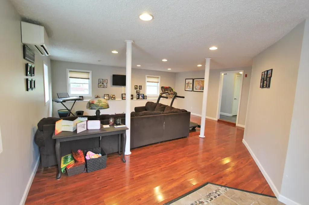 82 Canterbury Road Brewer ME 04412