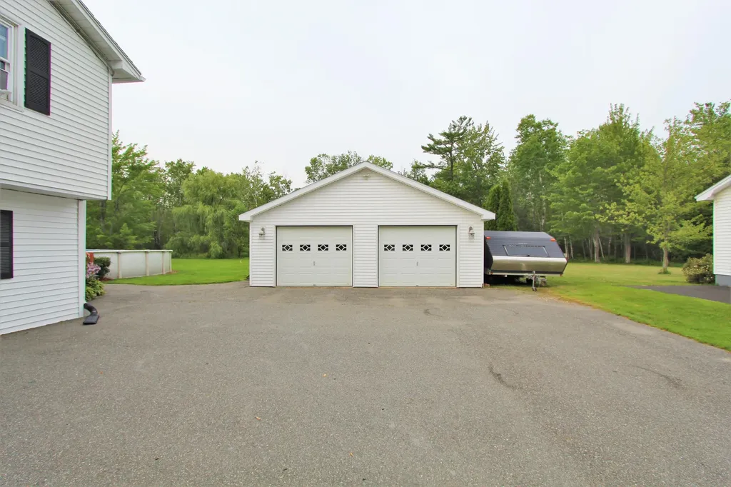 82 Canterbury Road Brewer ME 04412