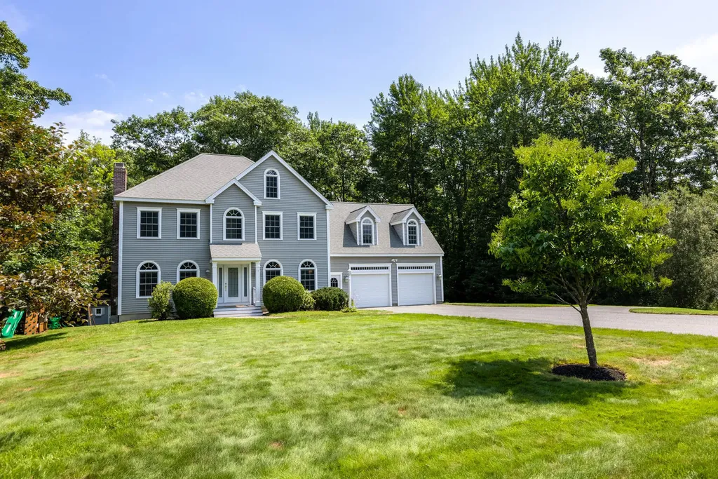 11 Lancaster Lane Scarborough ME 04074