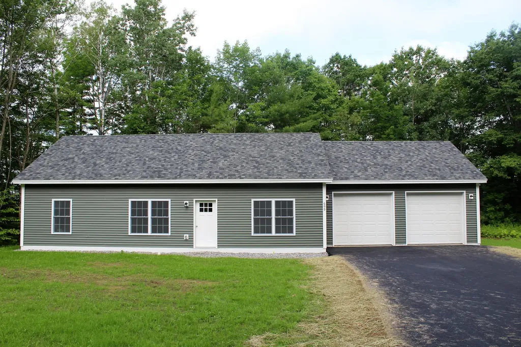 8 Ann Street Lewiston ME 04240