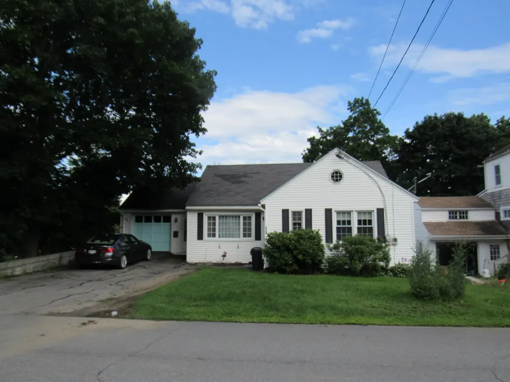 11 Pike Street Augusta ME 04330