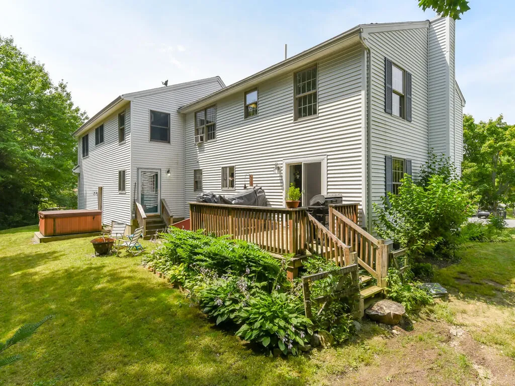 8 Marion Circle Cumberland ME 04102