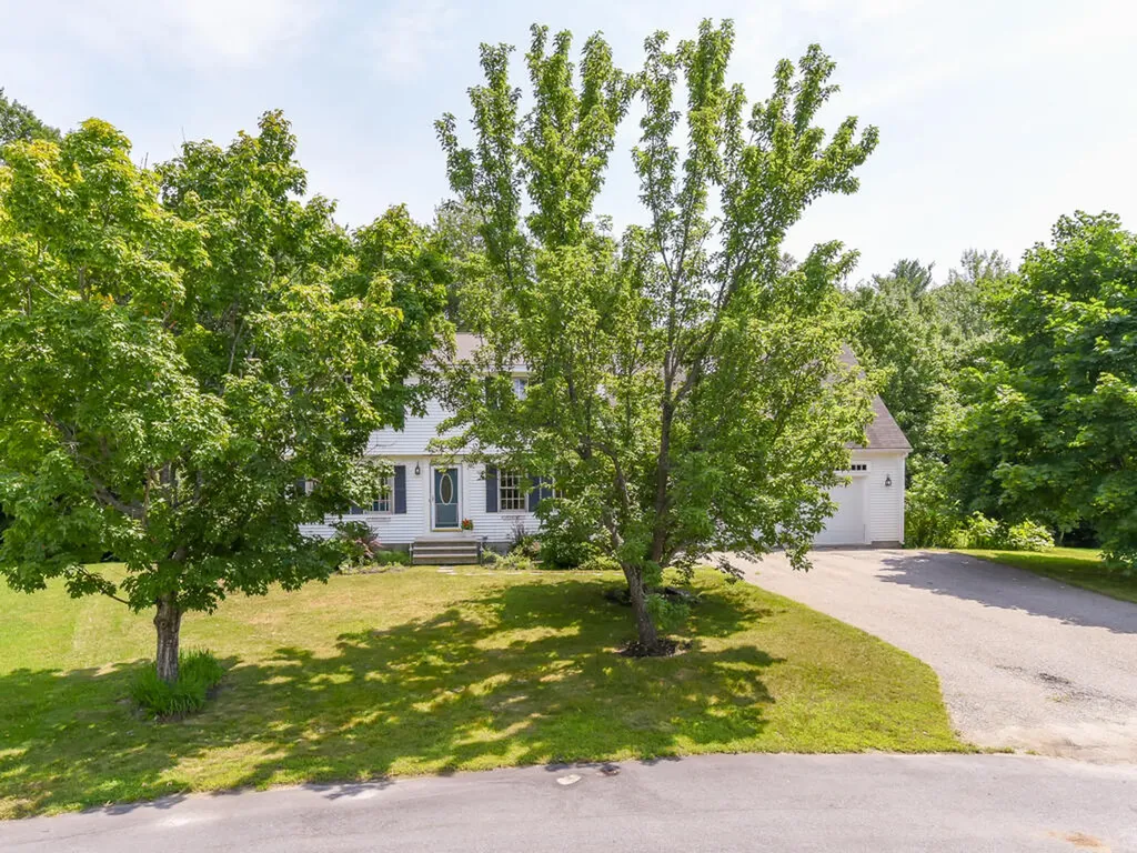 8 Marion Circle Cumberland ME 04102