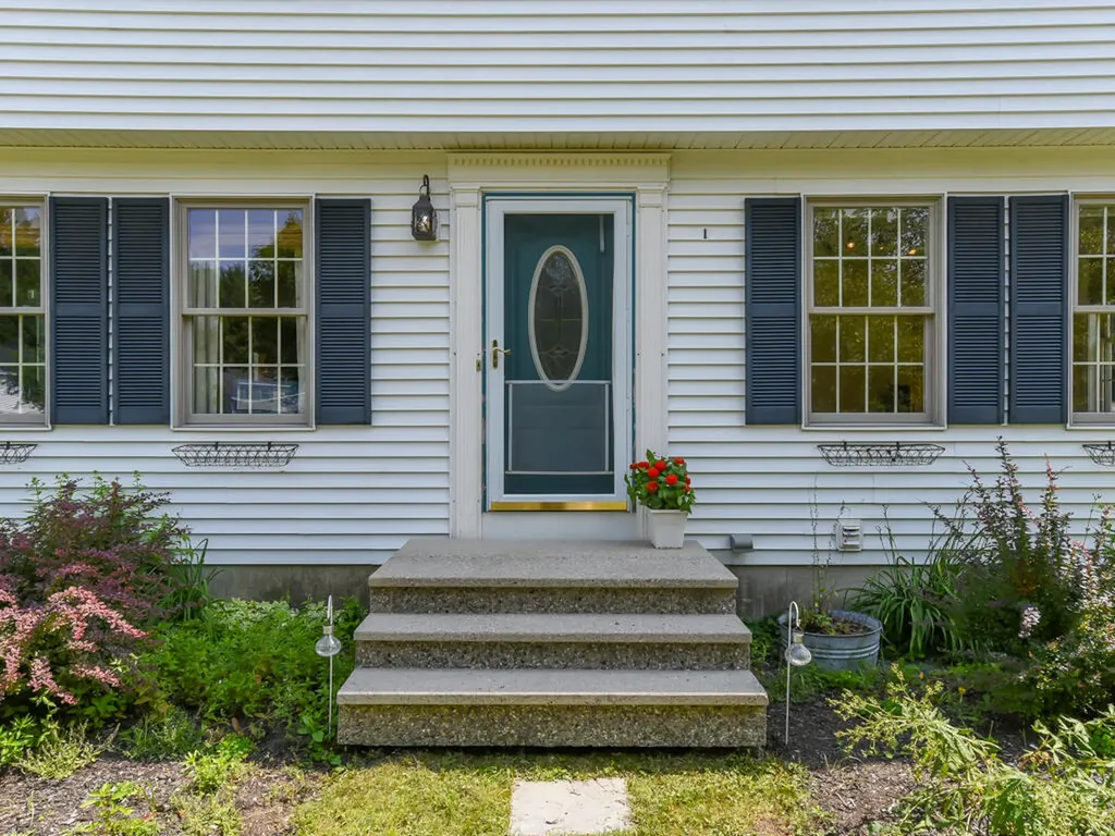 8 Marion Circle Cumberland ME 04102
