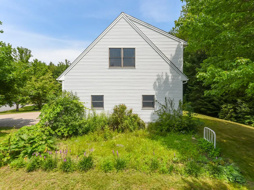8 Marion Circle Cumberland ME 04102