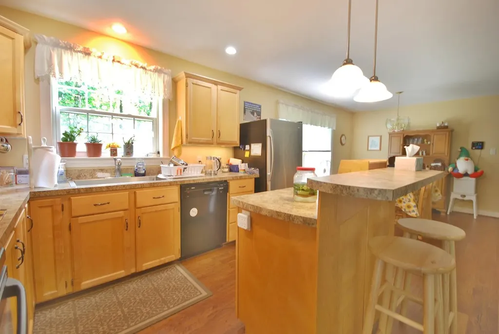 20 Spruce Lane Naples ME 04055