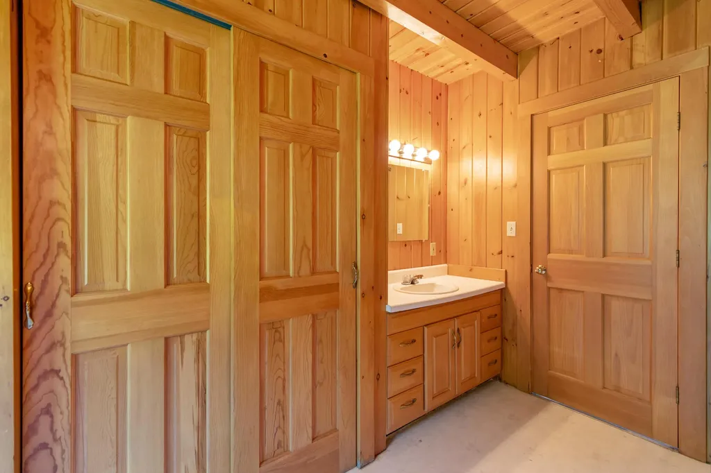 511 Birch Point Road Wiscasset ME 04578