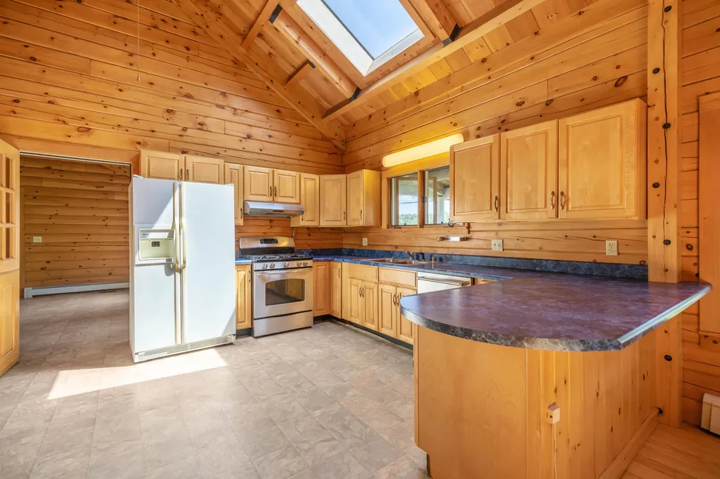 511 Birch Point Road Wiscasset ME 04578