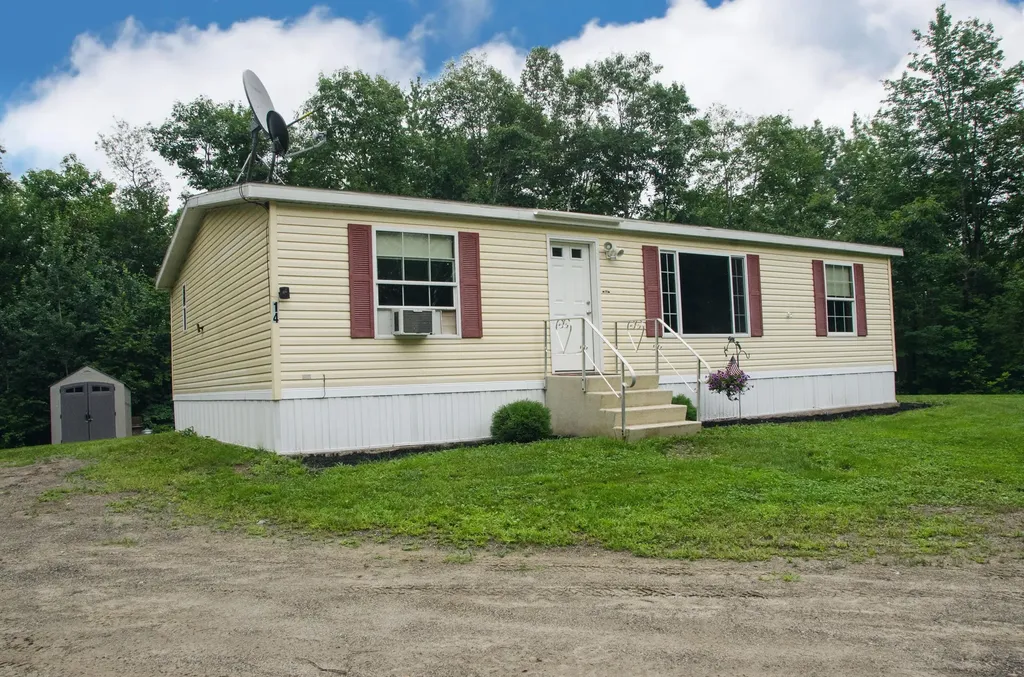 14 Saints Way Windsor ME 04363