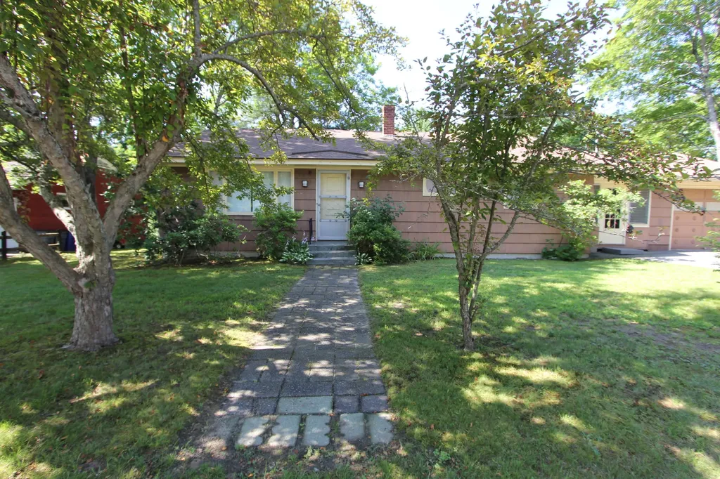 17 Brooks Avenue Lewiston ME 04240