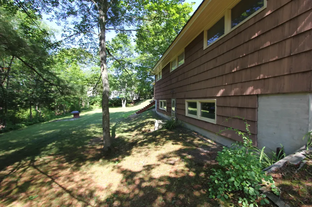 17 Brooks Avenue Lewiston ME 04240