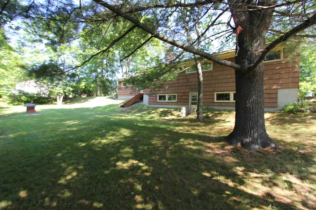 17 Brooks Avenue Lewiston ME 04240