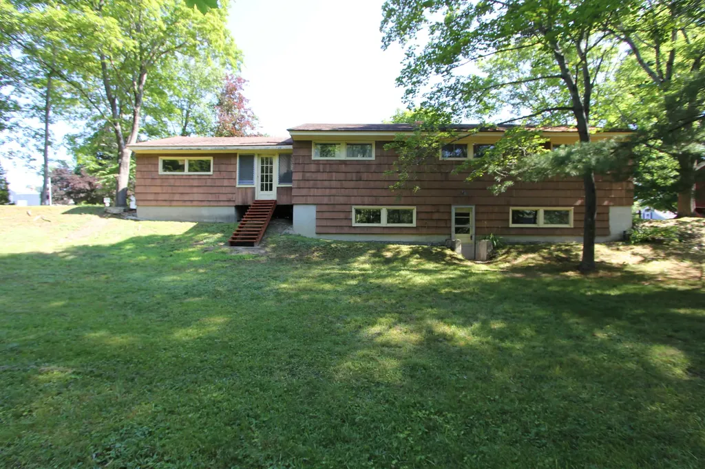 17 Brooks Avenue Lewiston ME 04240
