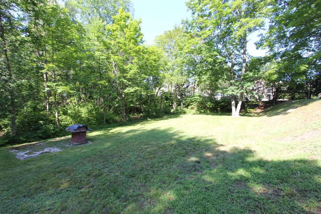 17 Brooks Avenue Lewiston ME 04240