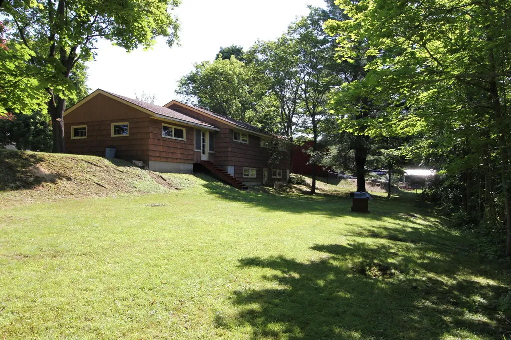 17 Brooks Avenue Lewiston ME 04240