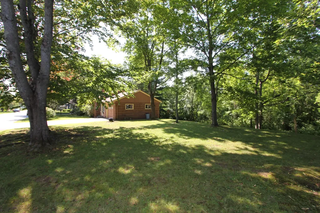 17 Brooks Avenue Lewiston ME 04240