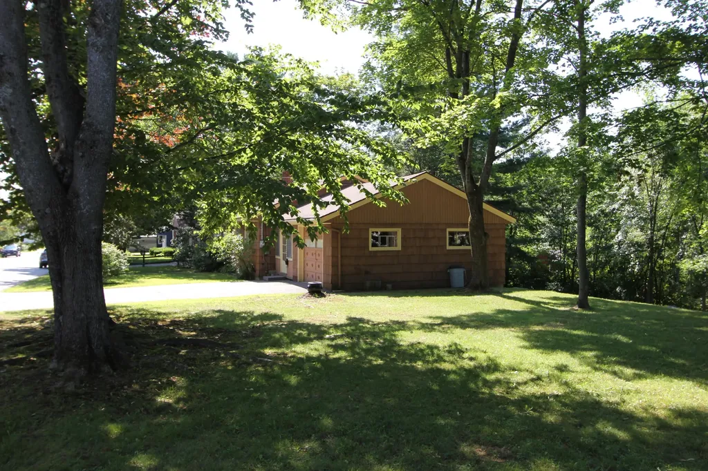 17 Brooks Avenue Lewiston ME 04240
