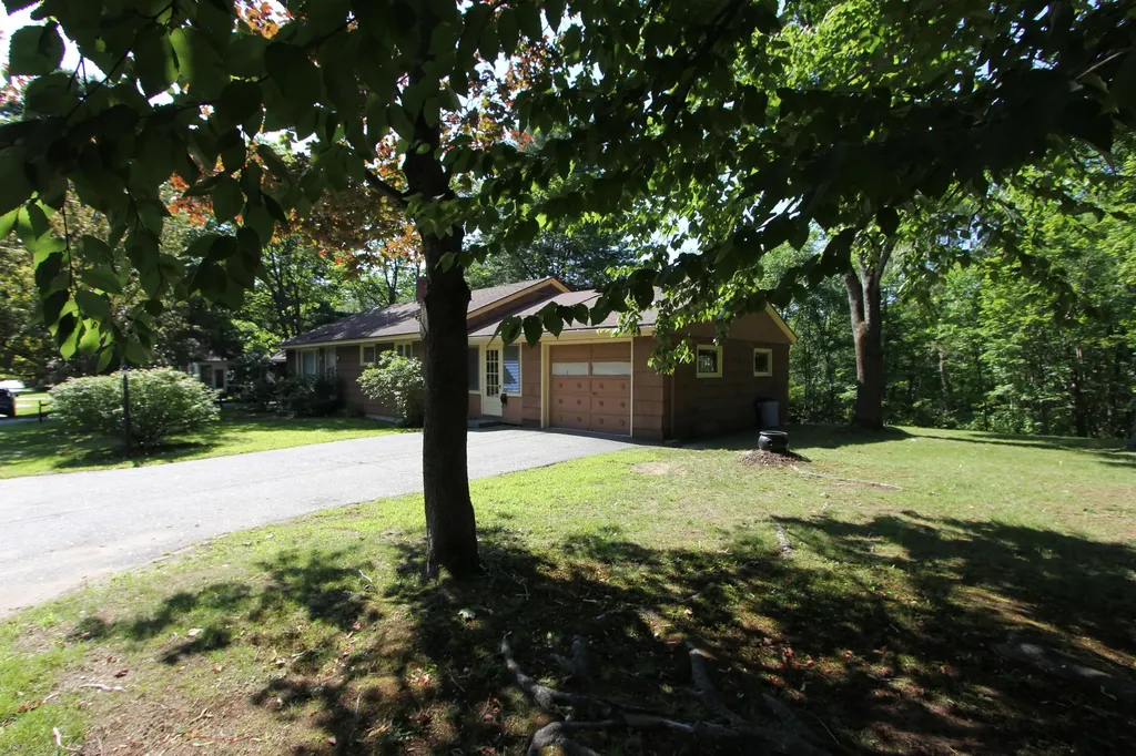 17 Brooks Avenue Lewiston ME 04240