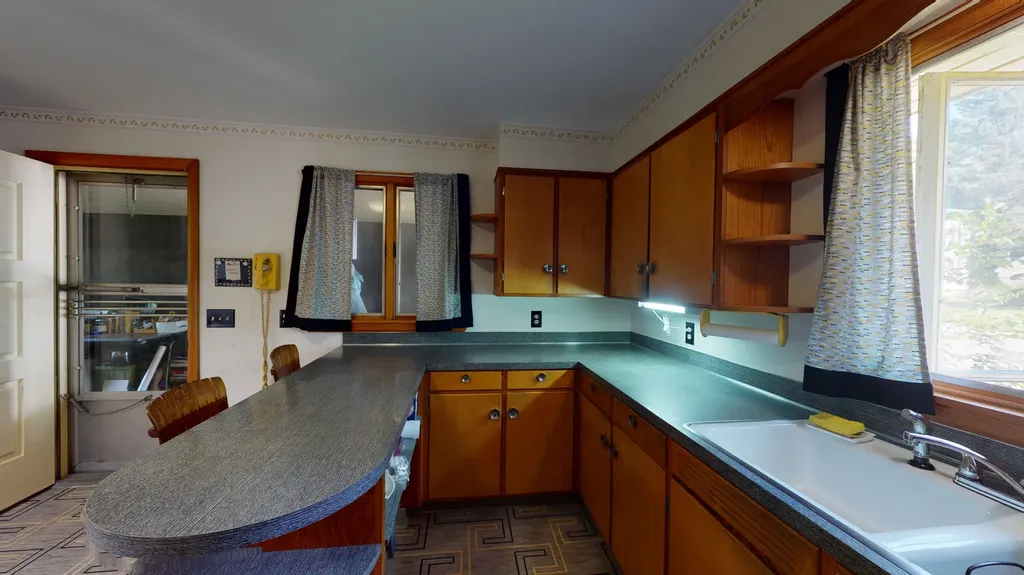 17 Brooks Avenue Lewiston ME 04240