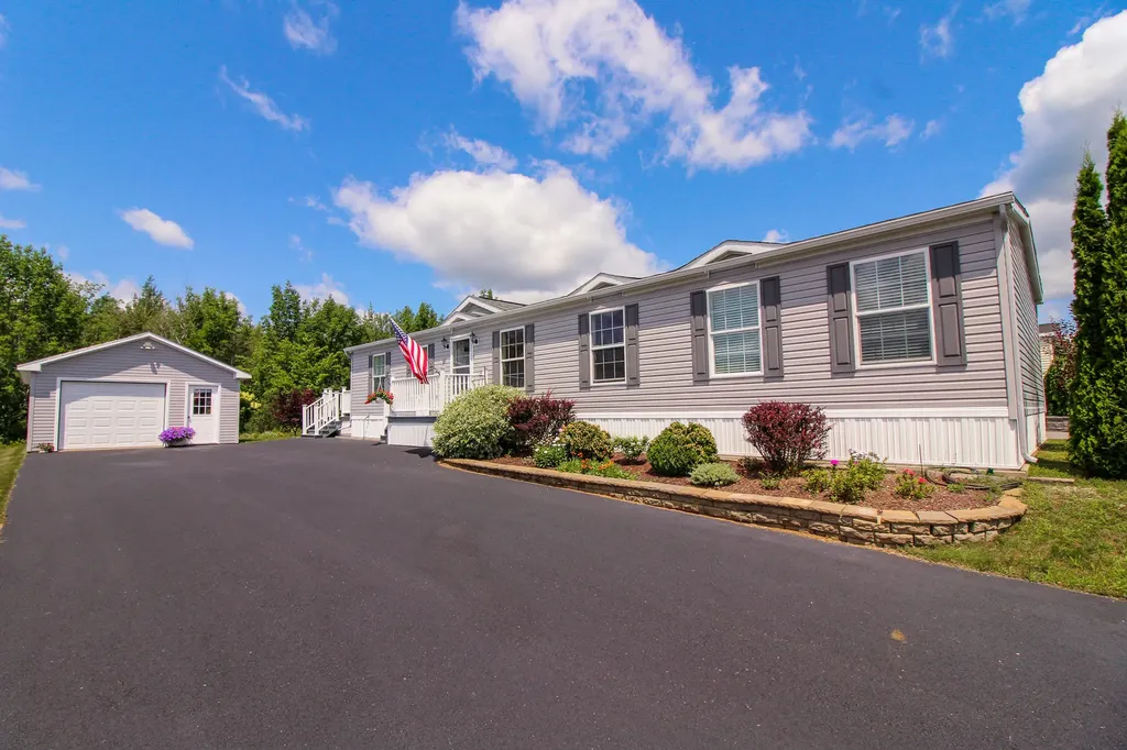 9 Ledge Circle Bangor ME 04401