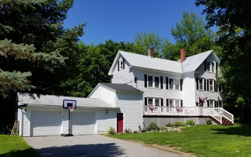 343 Paris Road Hebron ME 04238