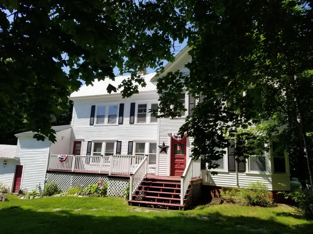 343 Paris Road Hebron ME 04238