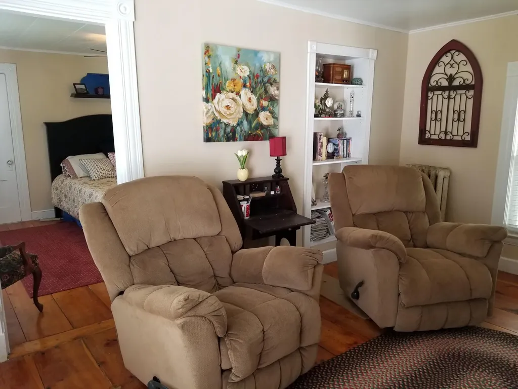 343 Paris Road Hebron ME 04238