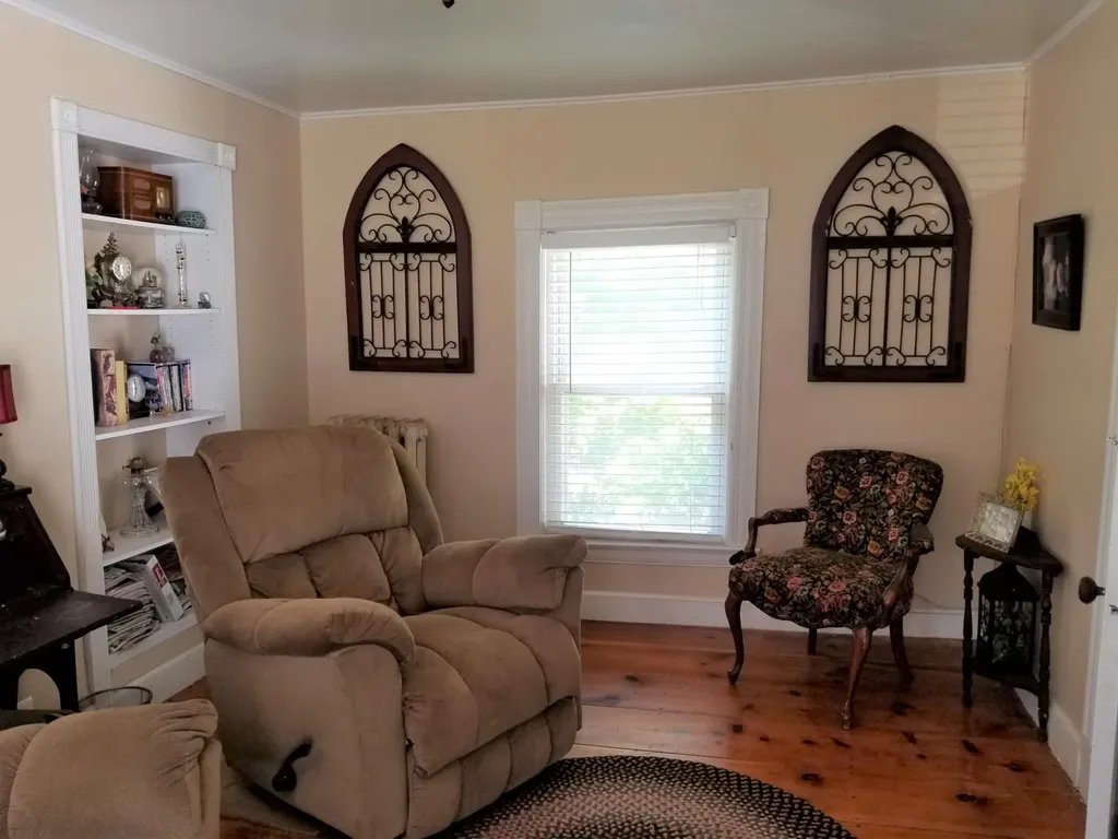 343 Paris Road Hebron ME 04238