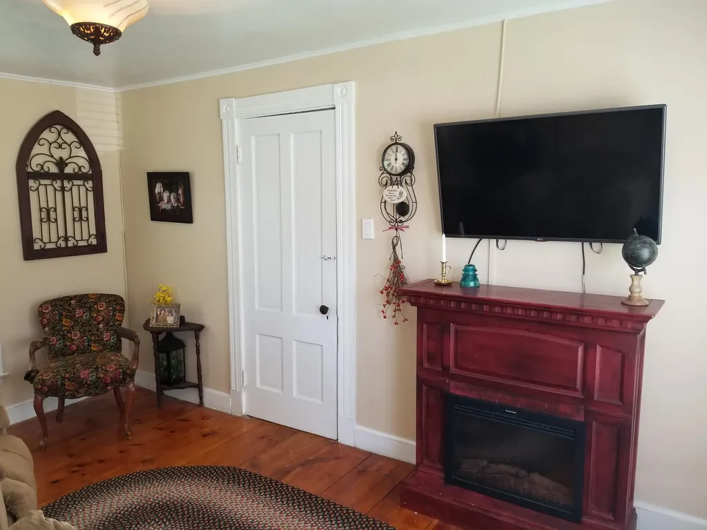 343 Paris Road Hebron ME 04238