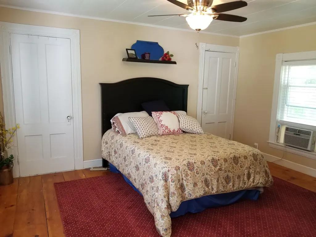 343 Paris Road Hebron ME 04238