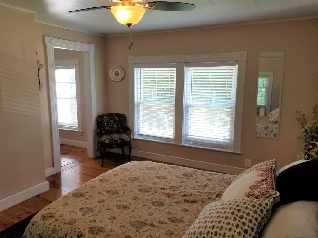 343 Paris Road Hebron ME 04238