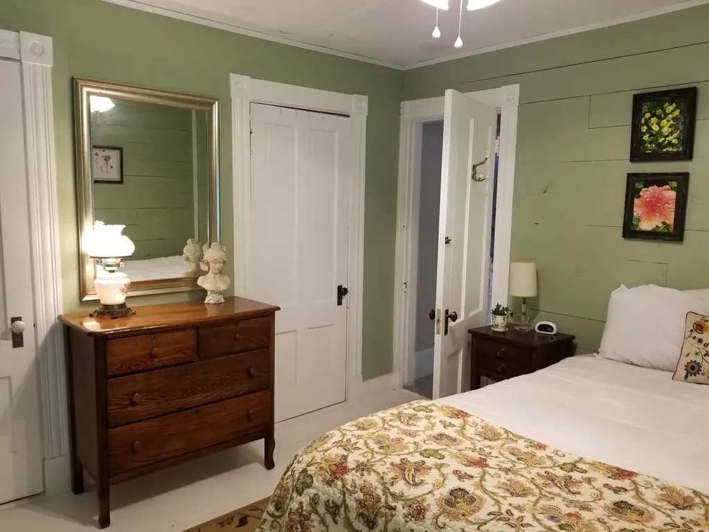 343 Paris Road Hebron ME 04238
