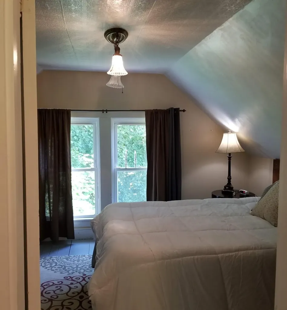 343 Paris Road Hebron ME 04238