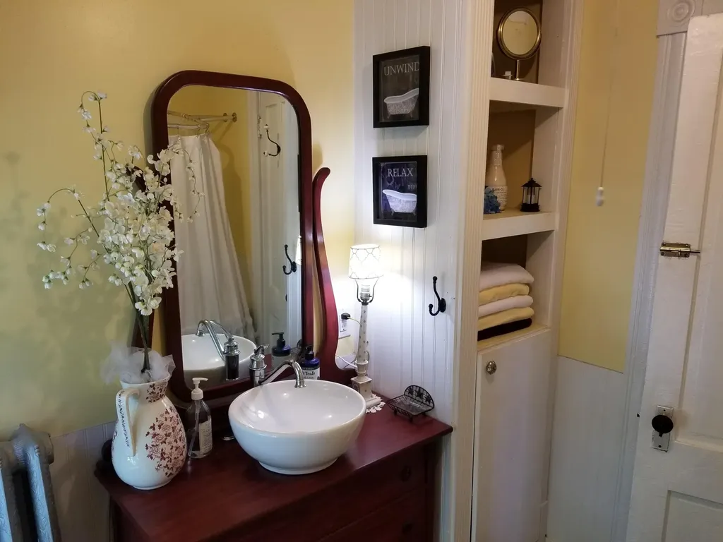 343 Paris Road Hebron ME 04238